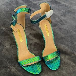 Metallic Green Sandal x Liliana Size US 8
